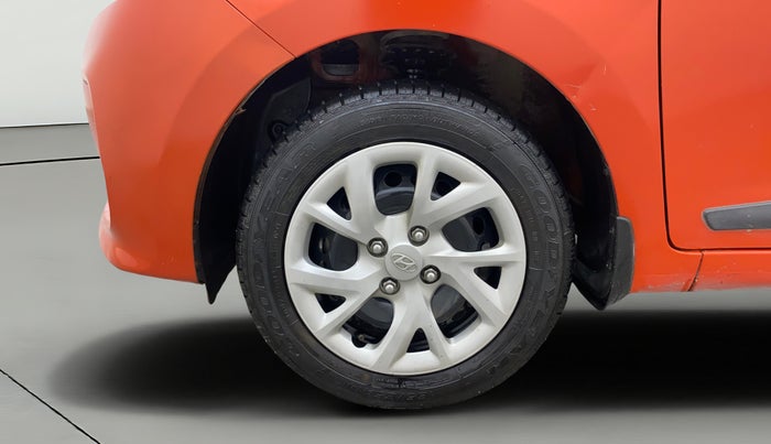 2017 Hyundai Grand i10 SPORTZ (O) 1.2 KAPPA VTVT, Petrol, Manual, 28,929 km, Left Front Wheel