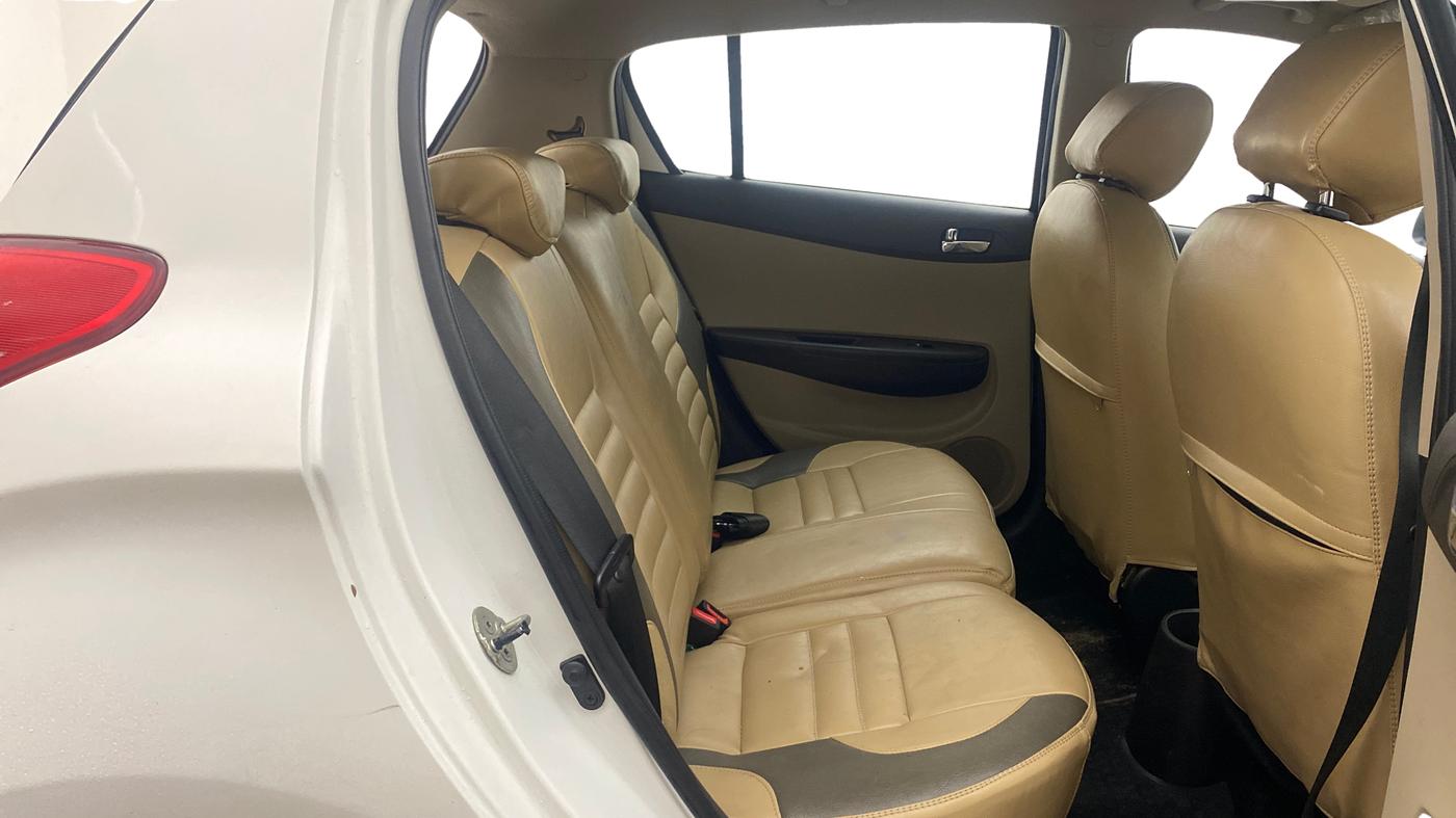 2014 Hyundai i20 ASTA 1.2, Petrol, Manual, 72,657 km, Right Side Rear Door Cabin