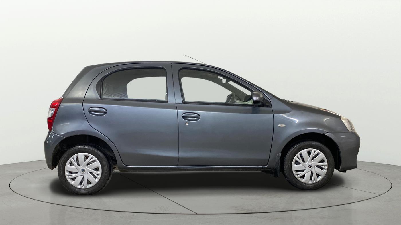 2016 Toyota Etios Liva GD, Diesel, Manual, 1,08,584 km, Right Side View