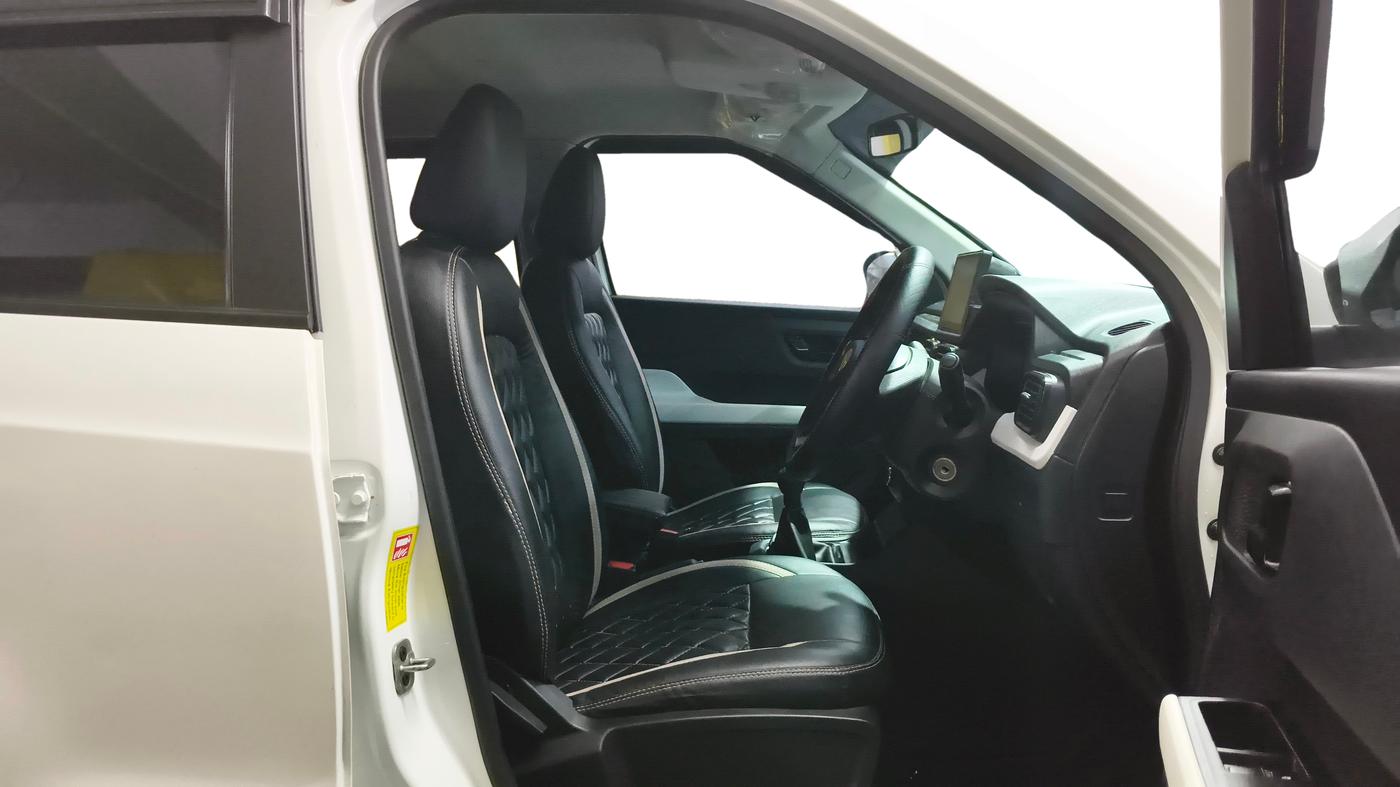 2025 Tata PUNCH PURE MT CNG, CNG, Manual, 29,502 km, Right Side Front Door Cabin