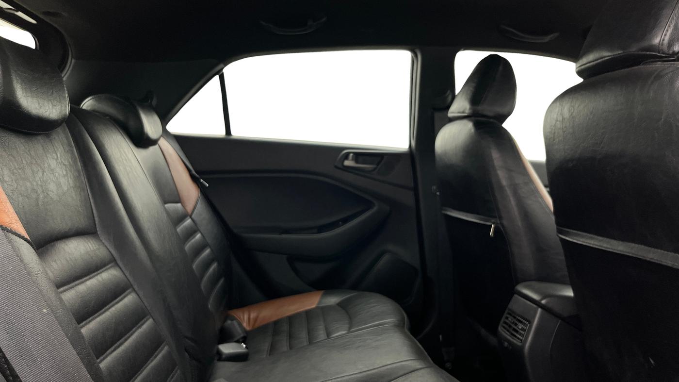 2017 Hyundai i20 Active 1.4 SX, Diesel, Manual, 1,16,371 km, Right Side Rear Door Cabin