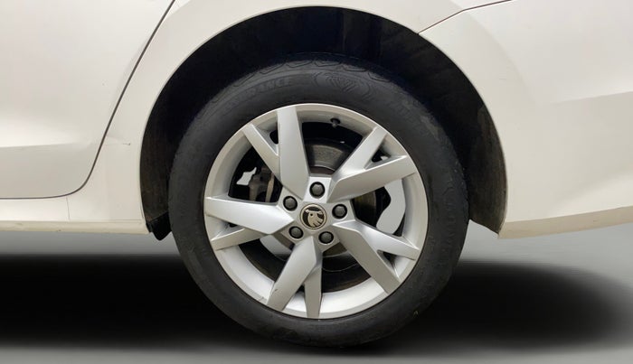 2022 Skoda Octavia STYLE 2.0, Petrol, Automatic, 43,532 km, Left Rear Wheel