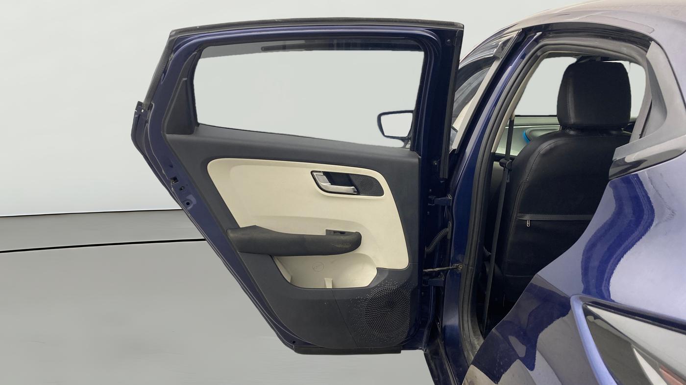 2022 Tata ALTROZ XZA, Petrol, Automatic, 28,812 km, LHS Rear Door