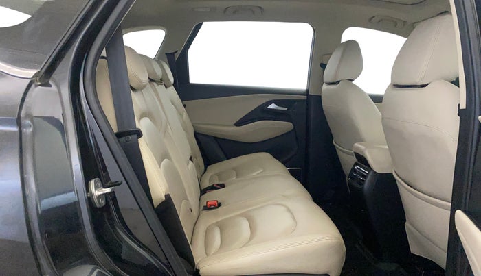 2023 MG HECTOR SHARP PRO 1.5 TURBO MT PETROL, Petrol, Manual, 39,333 km, Right Side Rear Door Cabin