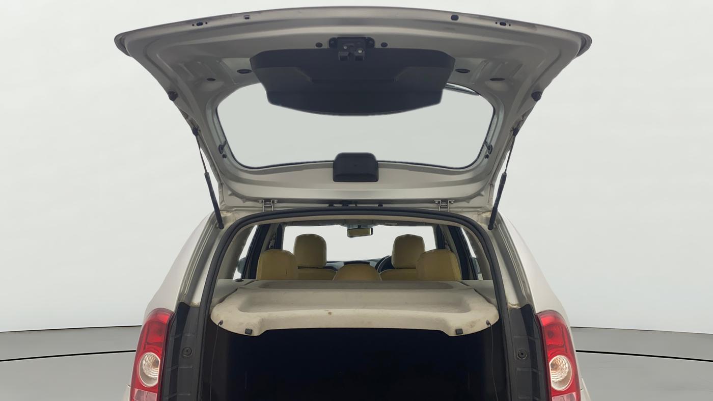 2014 Renault Duster RXL PETROL, Petrol, Manual, 1,25,234 km, Boot Door Open
