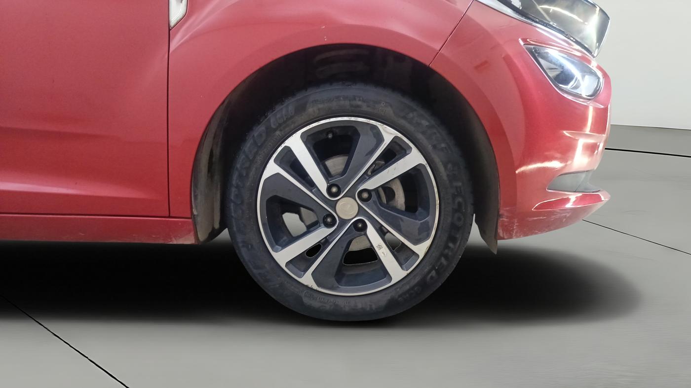 2023 Tata ALTROZ XZA + SUNROOF, Petrol, Automatic, 31,579 km, Right Front Wheel
