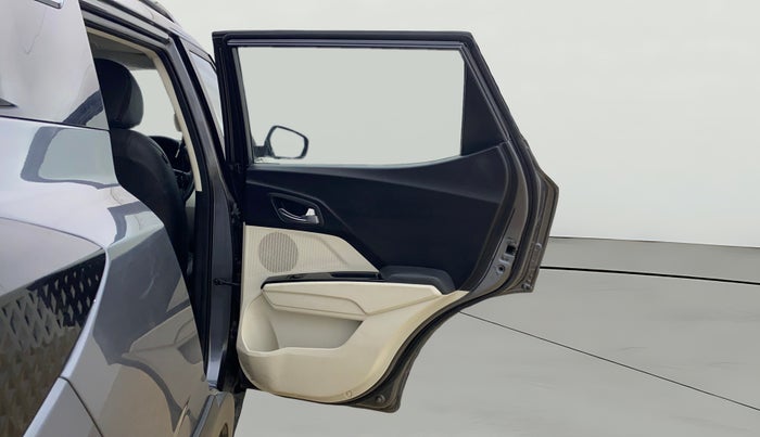 2024 Mahindra XUV 3XO AX5 1.2 L TCMPFi, Petrol, Manual, 27,203 km, RHS Rear Door