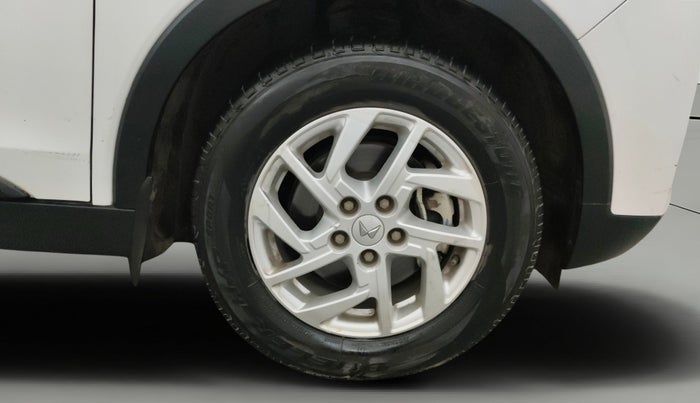 2024 Mahindra XUV300 W8 1.2 PETROL, Petrol, Manual, 29,360 km, Right Front Wheel