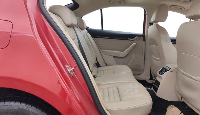 2017 Skoda Octavia STYLE PLUS AT 1.8 TSI, Petrol, Automatic, 1,00,780 km, Right Side Rear Door Cabin