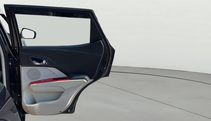 2023 Mahindra XUV300 W8 (O) 1.2 PETROL, Petrol, Manual, 13,938 km, RHS Rear Door