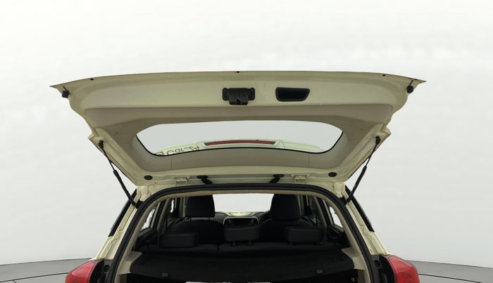 2020 Mahindra XUV300 W8 1.5 DIESEL, Diesel, Manual, 17,802 km, Boot Door Open