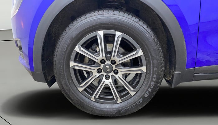 2021 Mahindra XUV700 AX 7 LUXURY P AT 7 STR, Petrol, Automatic, 1,21,757 km, Left Front Wheel