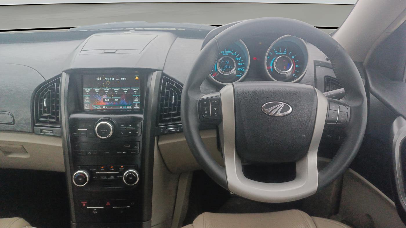 2017 Mahindra XUV500 W10 AT, Diesel, Automatic, 69,270 km, Steering Wheel Close Up