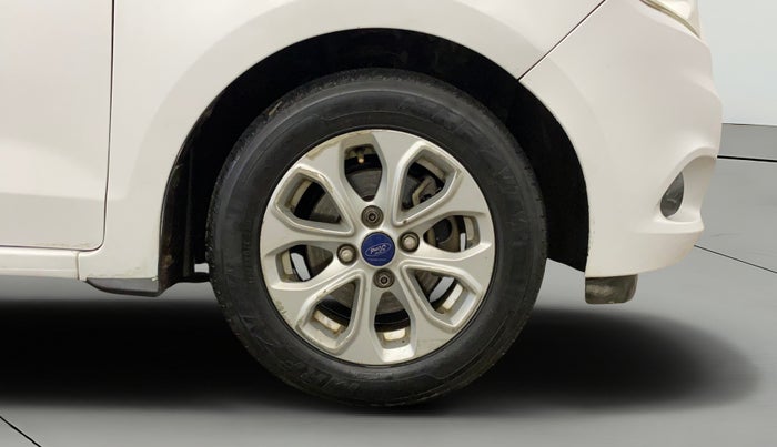 2016 Ford New Figo TITANIUM 1.2 PETROL MT, Petrol, Manual, 56,758 km, Right Front Wheel