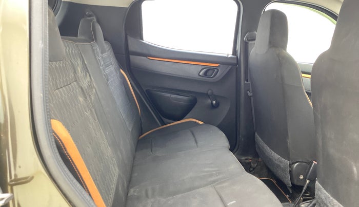 2017 Renault Kwid CLIMBER 1.0, Petrol, Manual, 75,069 km, Right Side Rear Door Cabin