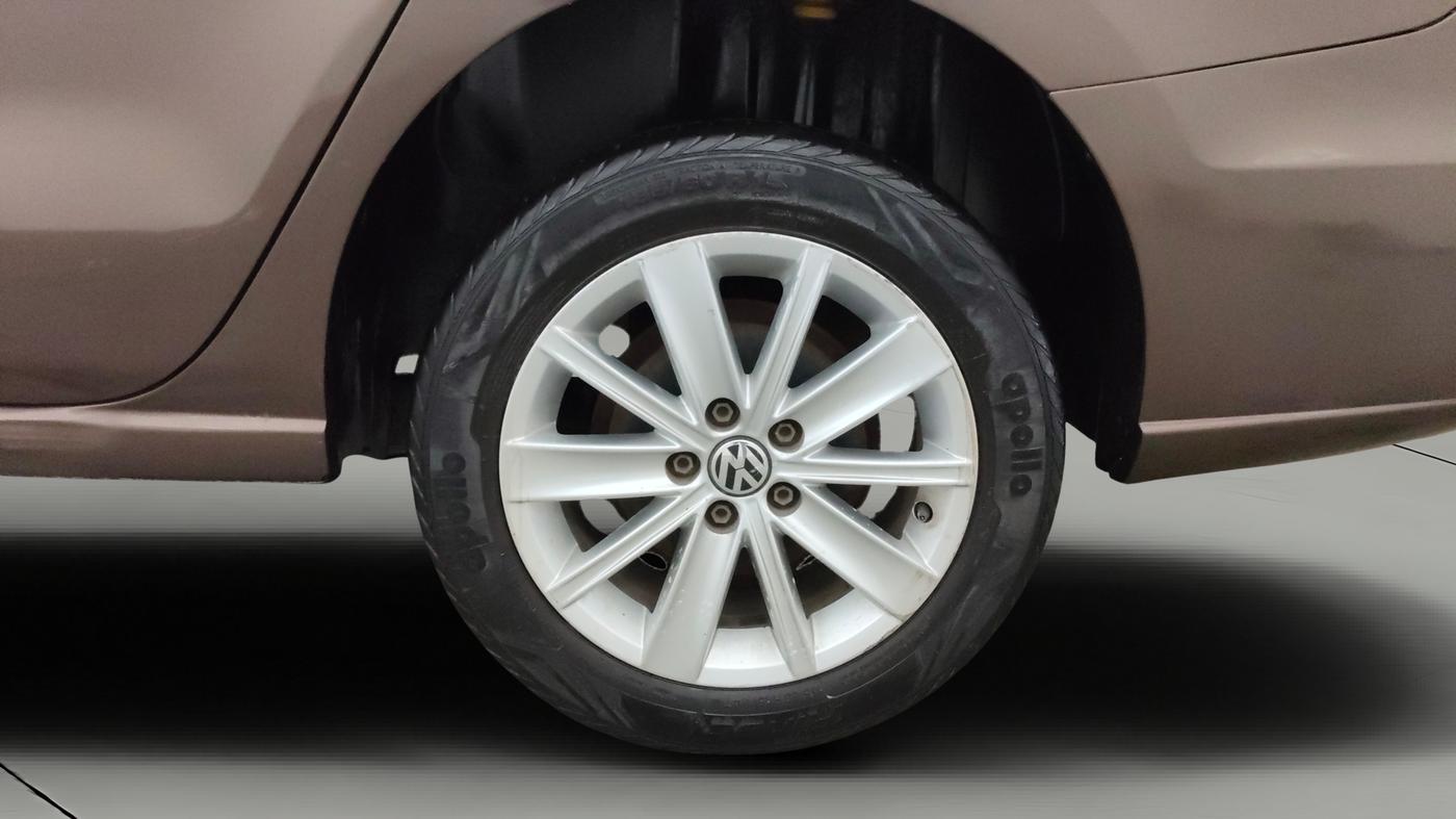 2015 Volkswagen Vento HIGHLINE 1.5 AT, Diesel, Automatic, 1,09,859 km, Left Rear Wheel