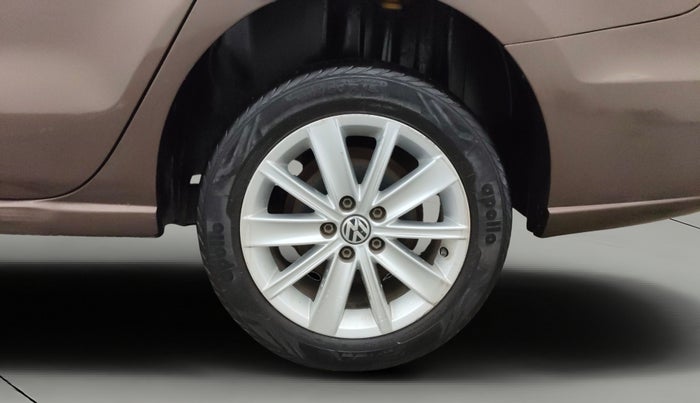 2015 Volkswagen Vento HIGHLINE 1.5 AT, Diesel, Automatic, 1,09,859 km, Left Rear Wheel