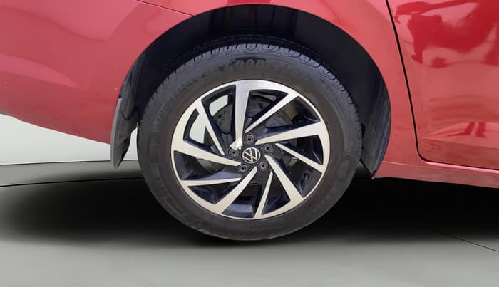 2022 Volkswagen VIRTUS TOPLINE TSI 1.0 AT, Petrol, Automatic, 36,780 km, Right Rear Wheel
