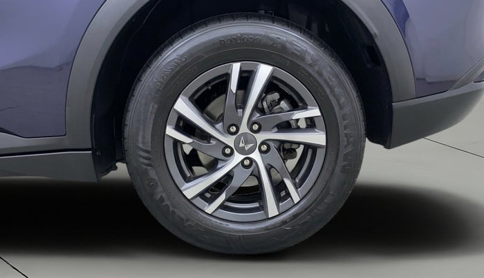 2022 Mahindra XUV700 AX 5 P MT 5 STR, Petrol, Manual, 41,551 km, Left Rear Wheel