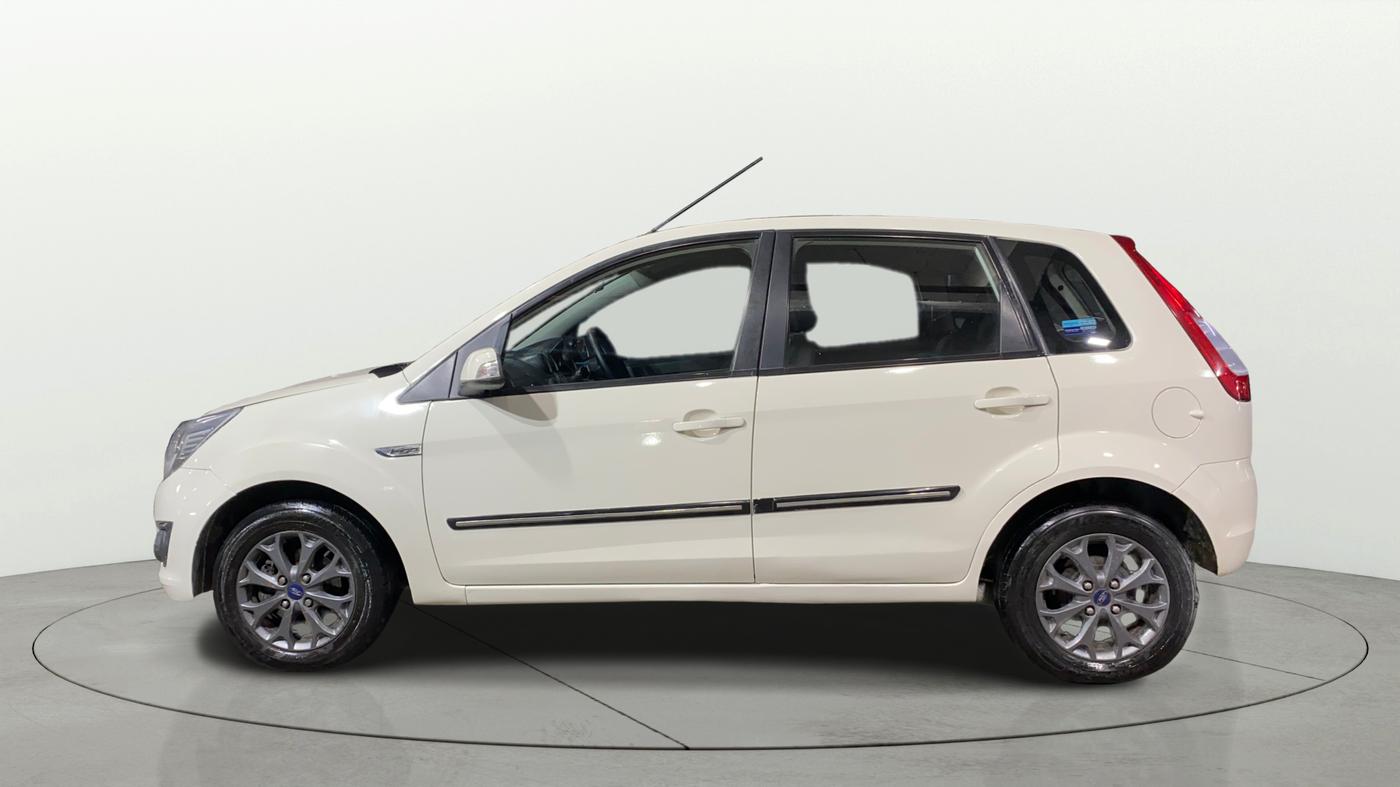 2015 Ford New Figo TITANIUM 1.2 PETROL MT, Petrol, Manual, 77,338 km, Left Side