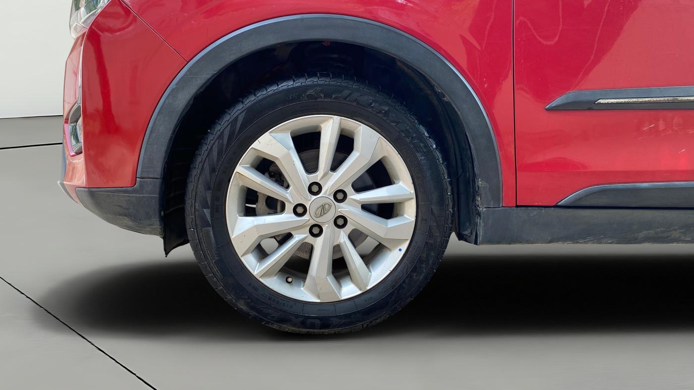 2019 Mahindra XUV300 W8 1.5 DIESEL AMT, Diesel, Automatic, 1,02,026 km, Left Front Wheel