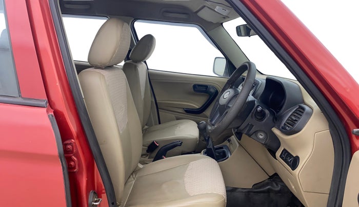 2016 Mahindra TUV300 T6, Diesel, Manual, 73,681 km, Right Side Front Door Cabin