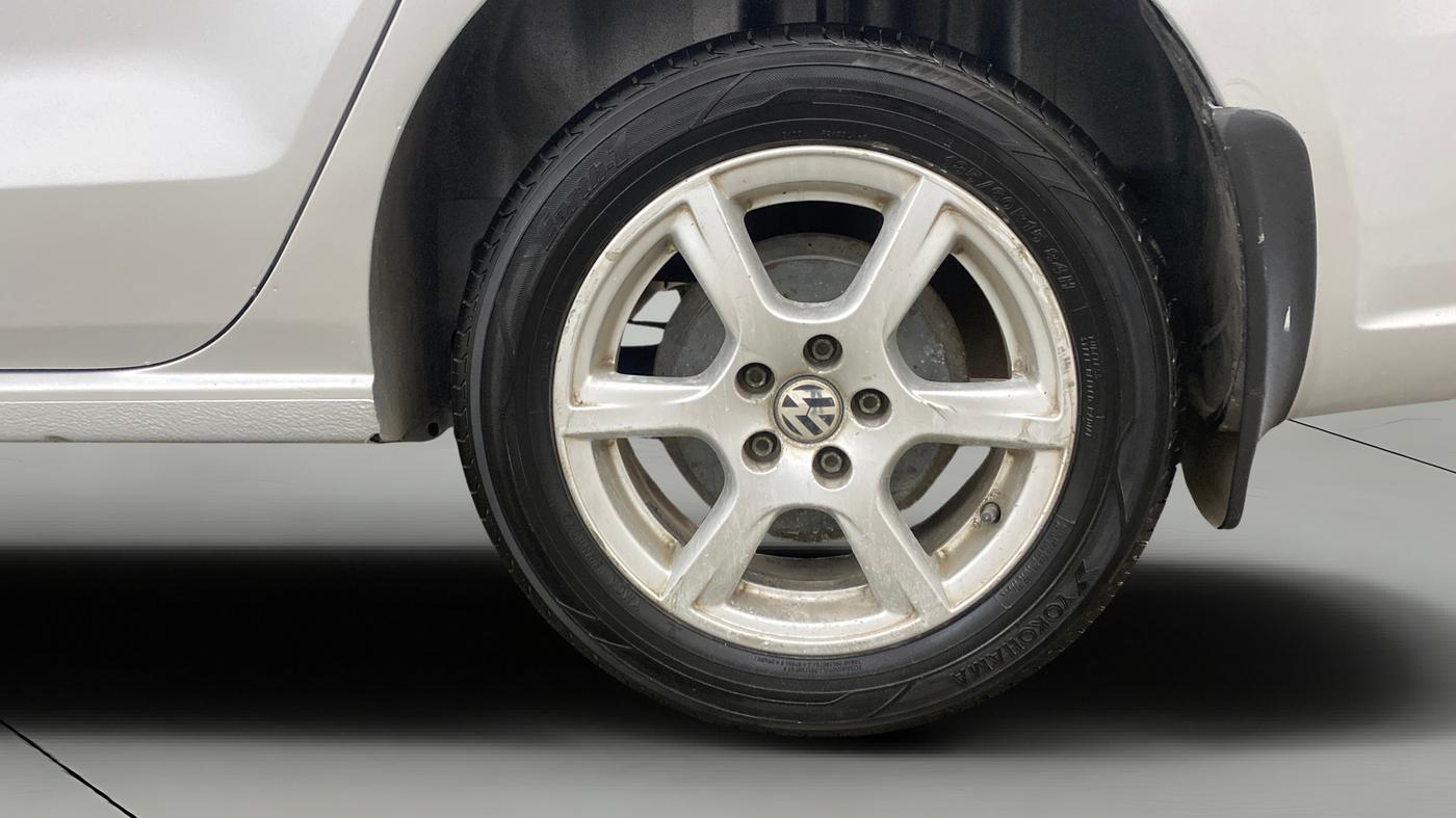 2013 Volkswagen Vento HIGHLINE 1.6 MPI, Petrol, Manual, 1,12,363 km, Left Rear Wheel