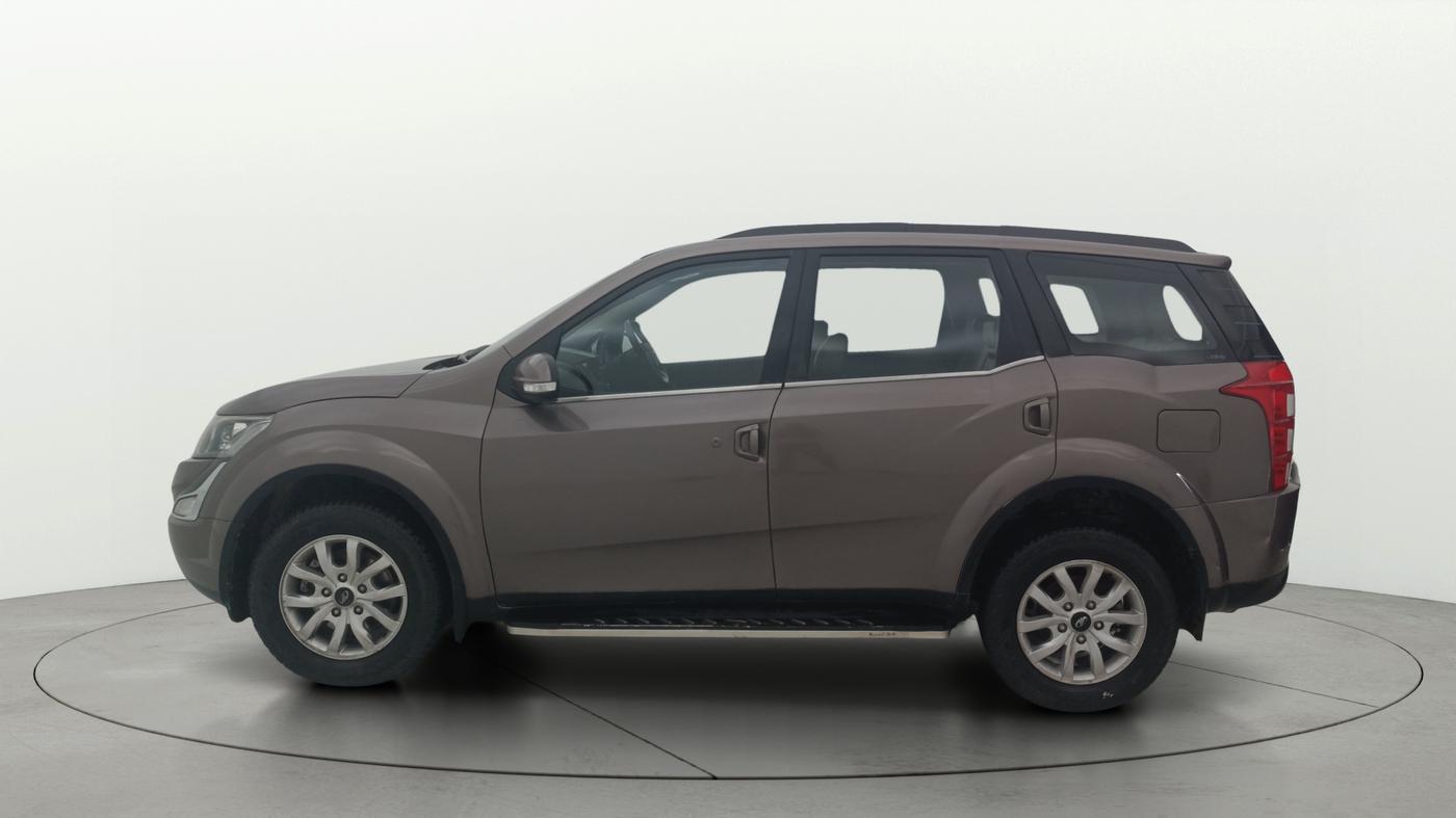 2017 Mahindra XUV500 W10, Diesel, Manual, 82,167 km, Left Side