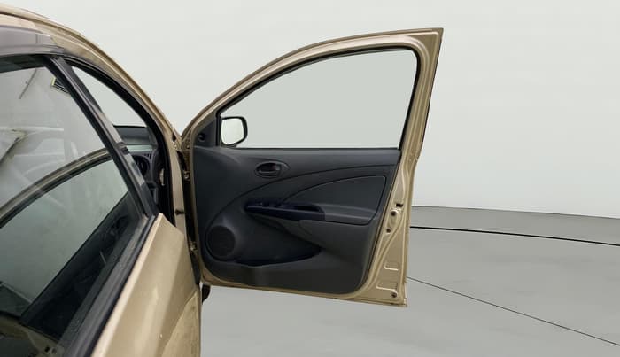 2013 Toyota Etios G, Petrol, Manual, 69,800 km, RHS Front Door