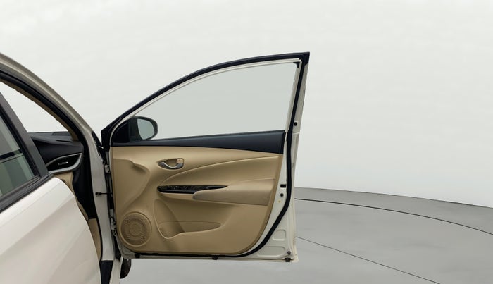 2018 Toyota YARIS V MT, Petrol, Manual, 1,27,552 km, RHS Front Door