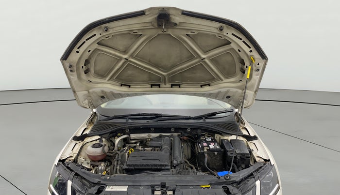 2019 Skoda Octavia STYLE 1.4 TSI, Petrol, Manual, 1,07,904 km, Open Bonet