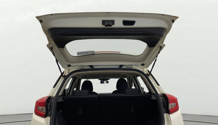 2023 Mahindra XUV300 W8 1.2 PETROL, Petrol, Manual, 28,310 km, Boot Door Open