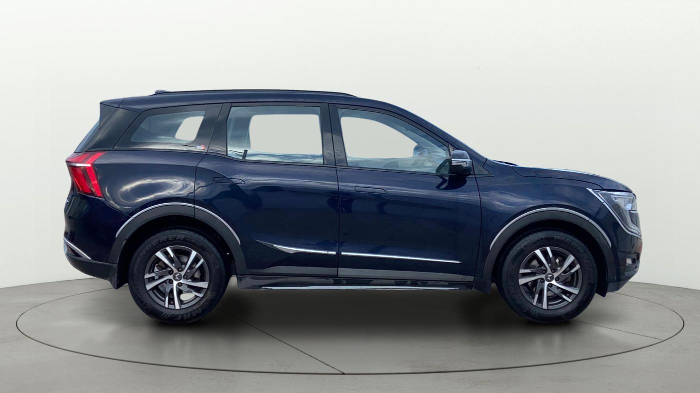 2022 Mahindra XUV700 AX 5 P AT 5 STR, Petrol, Automatic, 20,014 km, Right Side View