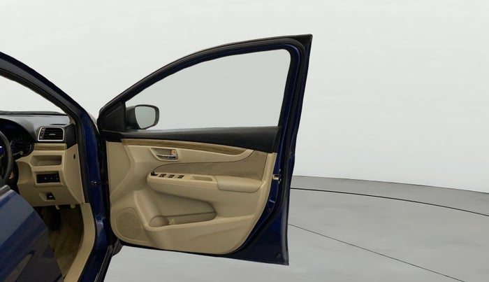 2018 Maruti Ciaz DELTA 1.5 SHVS MT PETROL, Petrol, Manual, 47,262 km, RHS Front Door