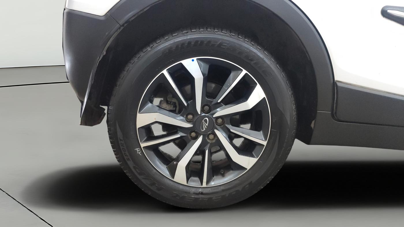 2020 Mahindra XUV300 W8 (O) 1.2 PETROL, Petrol, Manual, 64,152 km, Right Rear Wheel