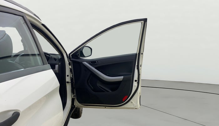 2020 Tata NEXON XM PETROL, Petrol, Manual, 1,45,444 km, RHS Front Door