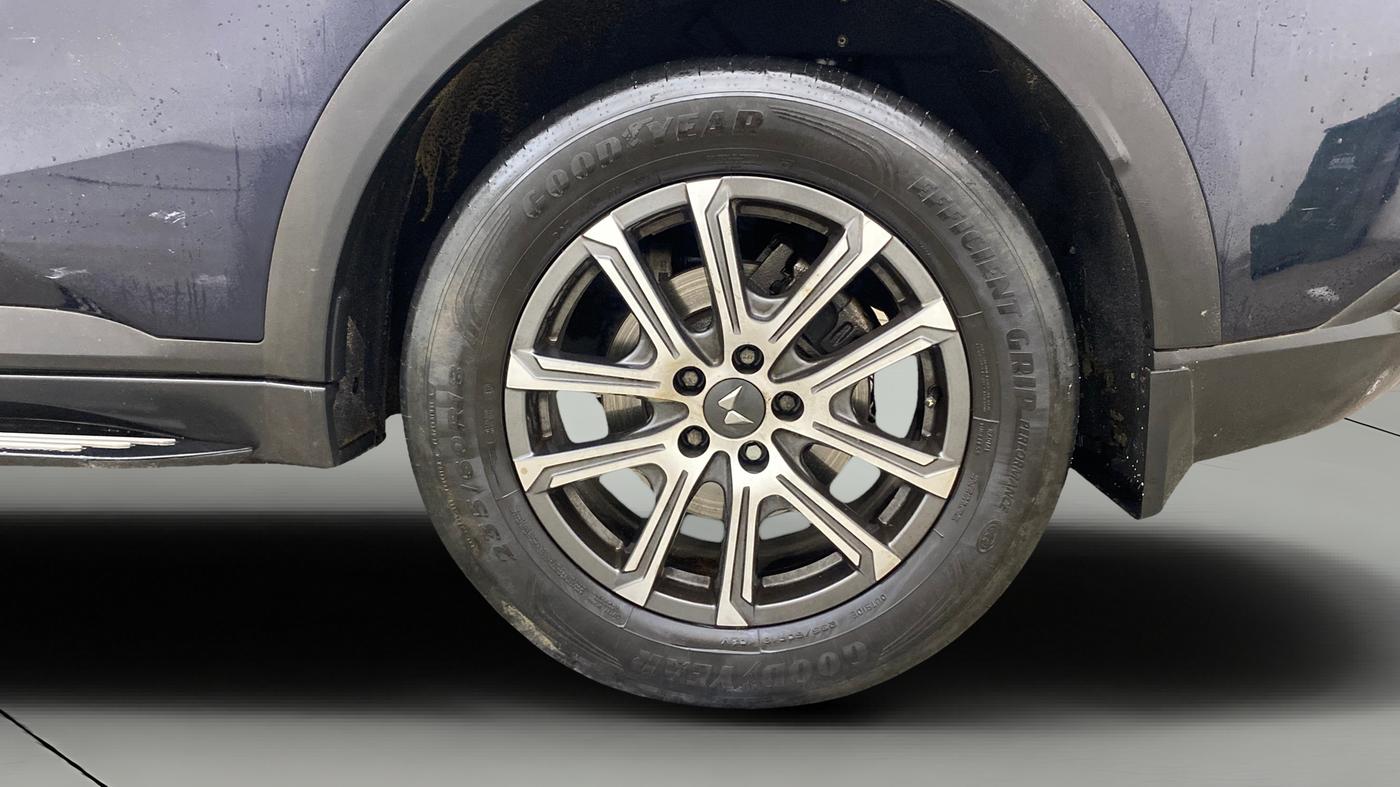 2023 Mahindra XUV700 AX 7 LUXURY P AT 7 STR, Petrol, Automatic, 36,034 km, Left Rear Wheel