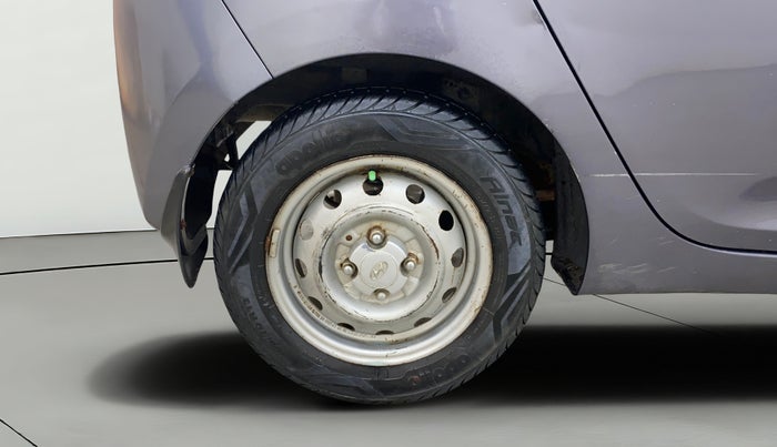 2018 Hyundai Eon ERA +, Petrol, Manual, 1,05,804 km, Right Rear Wheel