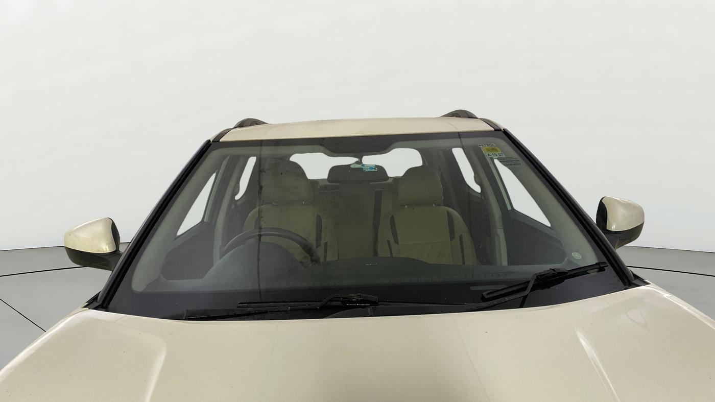 2019 Mahindra XUV300 W6 1.2 PETROL, Petrol, Manual, 47,903 km, Front Windshield