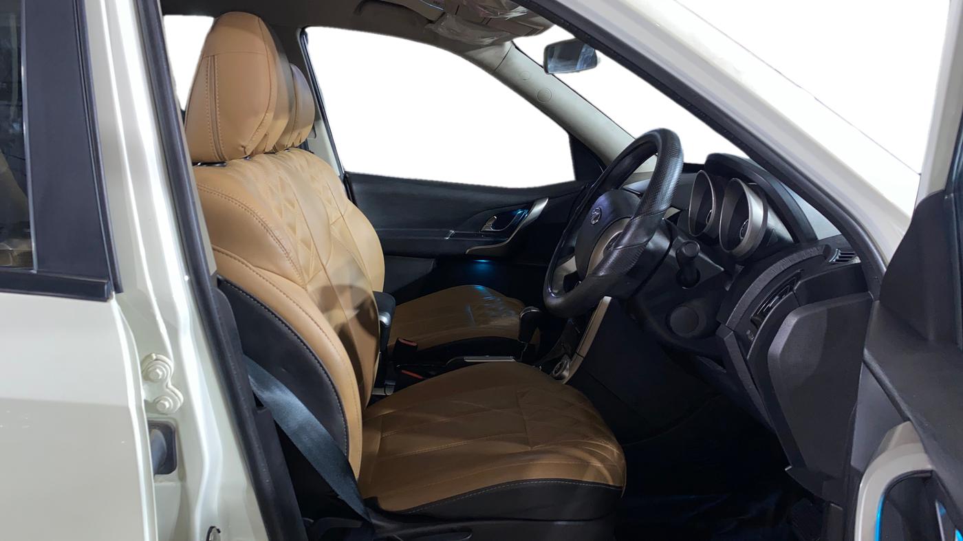 2021 Mahindra XUV500 W7 AT, Diesel, Automatic, 10,547 km, Right Side Front Door Cabin