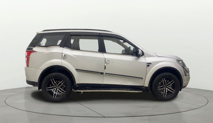 2015 Mahindra XUV500 W10, Diesel, Manual, 83,012 km, Right Side View