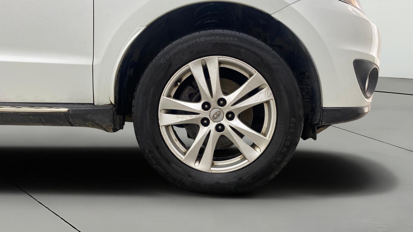 2013 Hyundai Santa Fe 4 WD AT, Diesel, Automatic, 1,22,204 km, Right Front Wheel