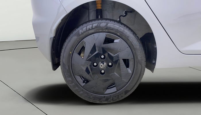 2025 Tata ALTROZ Creative S Petrol 5AMT, Petrol, Automatic, 185 km, Right Rear Wheel