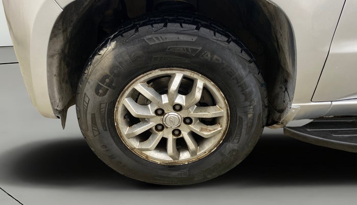 2016 Mahindra TUV300 T8, Diesel, Manual, 1,19,162 km, Left Front Wheel