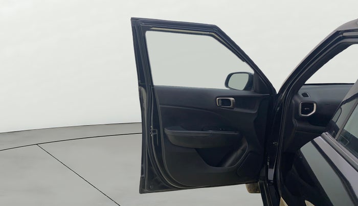 2023 Hyundai VENUE SX(O) 1.0 Turbo DCT Knight Edition, Petrol, Automatic, 20,866 km, LHS Front Door