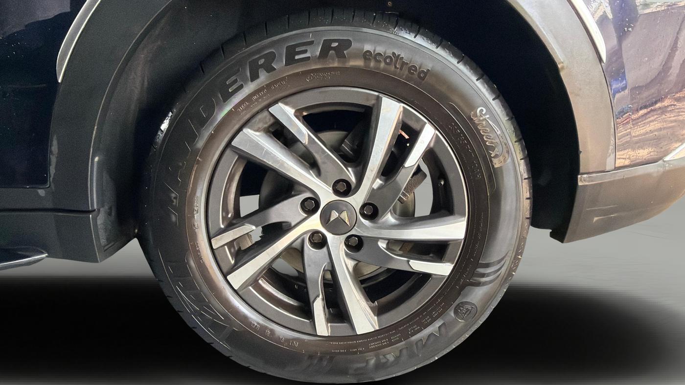 2023 Mahindra XUV700 AX 5 D AT 7 STR, Diesel, Automatic, 34,308 km, Left Rear Wheel