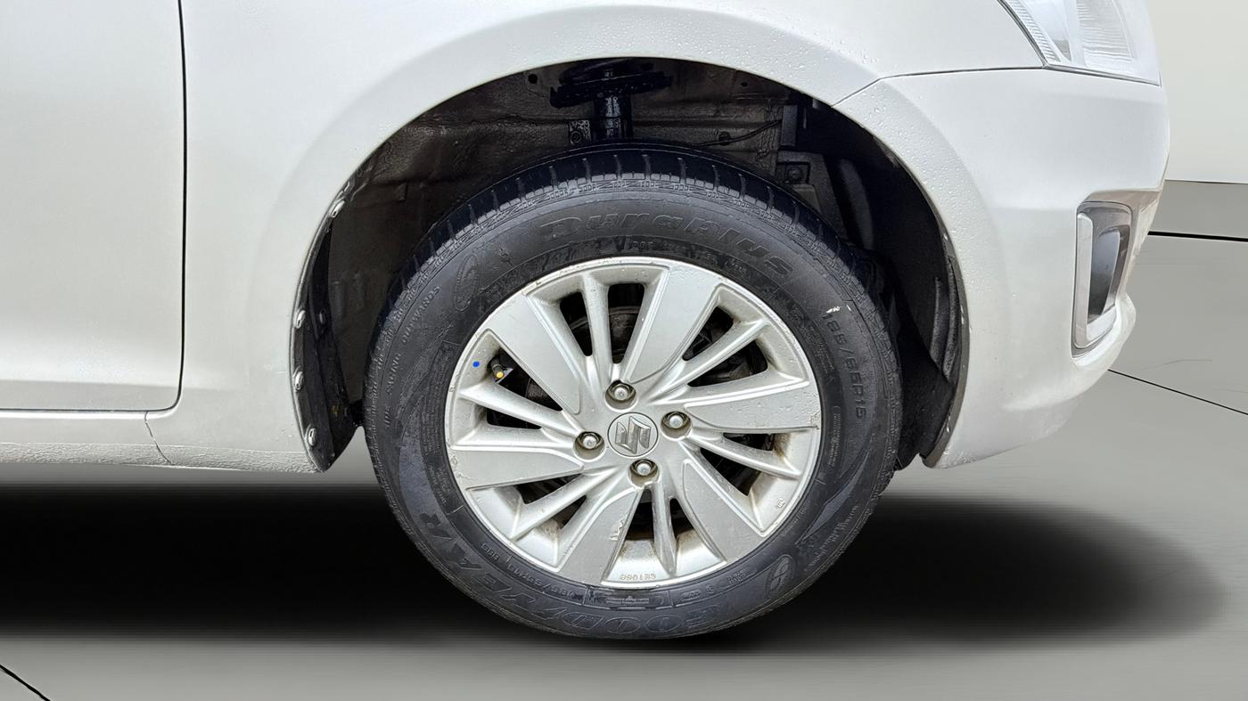 2015 Maruti Swift ZXI, Petrol, Manual, 67,814 km, Right Front Wheel