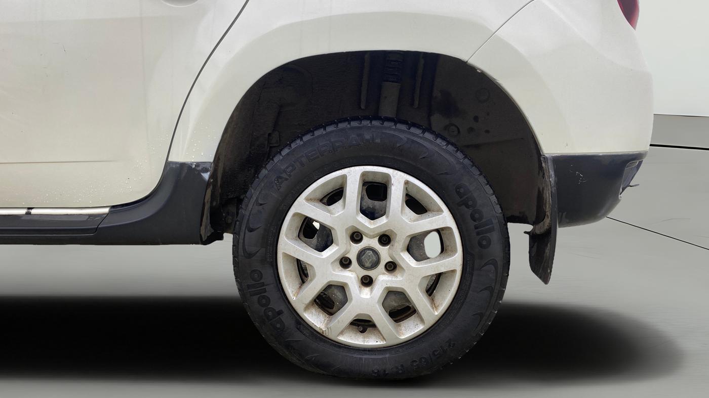 2016 Renault Duster RXE PETROL, Petrol, Manual, 25,165 km, Left Rear Wheel