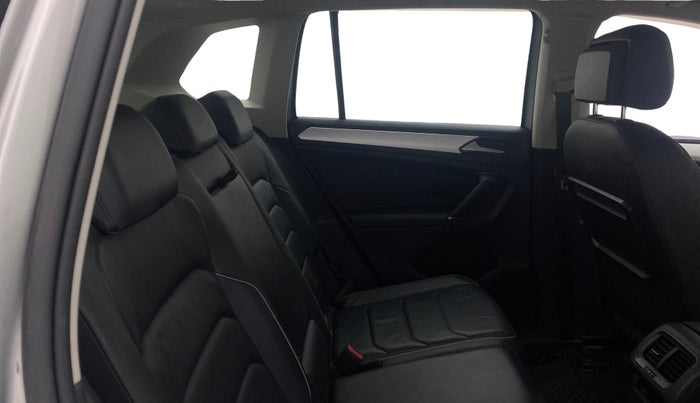 2017 Volkswagen TIGUAN COMFORTLINE TDI AT, Diesel, Automatic, 97,789 km, Right Side Rear Door Cabin