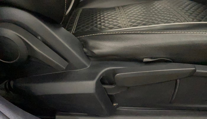 2020 Tata ALTROZ XZ PLUS PETROL, Petrol, Manual, 67,821 km, Driver Side Adjustment Panel